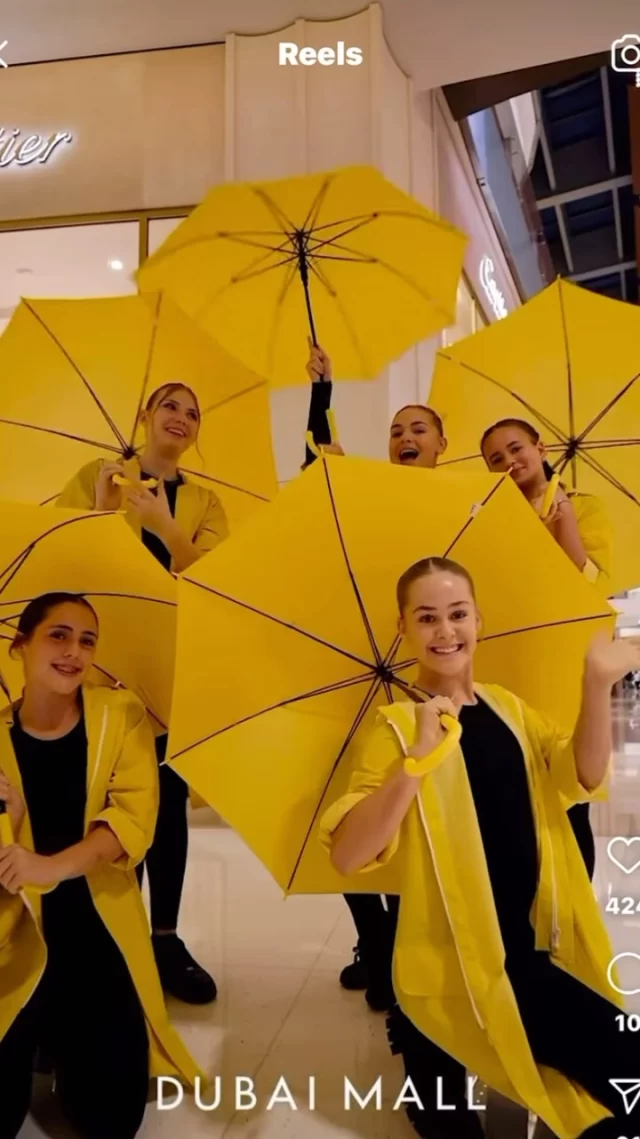 It was a privilege to perform a flashmob @thedubaimall to promote the new musical ‘singing in the rain’ ☔️ opening tomorrow night @dubaiopera . We have 70 students, teachers and parents coming to support this wonderful international cast and we simply cannot WAIT! 
Get your tickets NOW 💛

@emaardubai